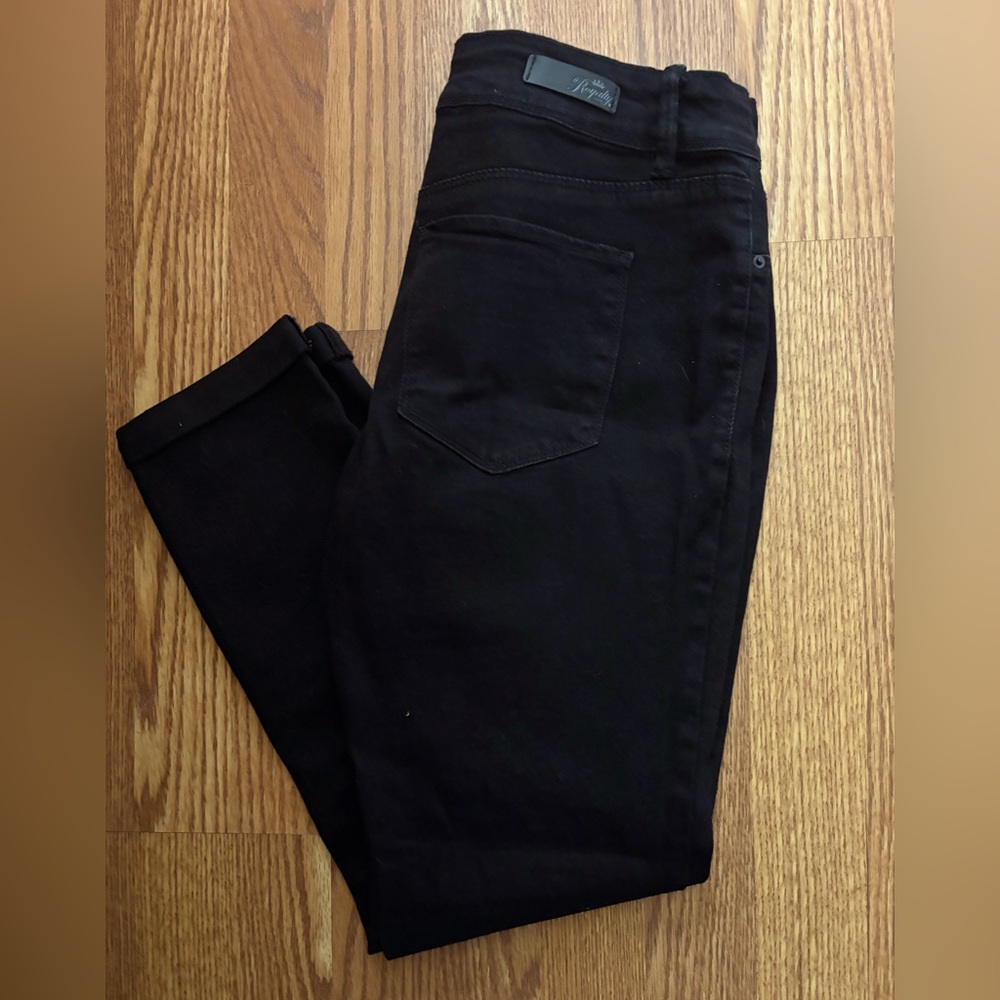 Women's Black Royalty for me Jeans ankle length. Size 6